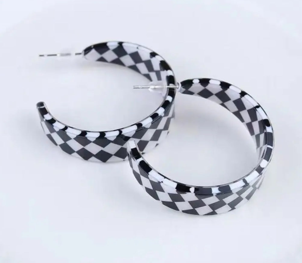 Black White Checkered Hoops